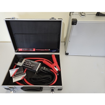 Metalowa walizka do przenoszenia